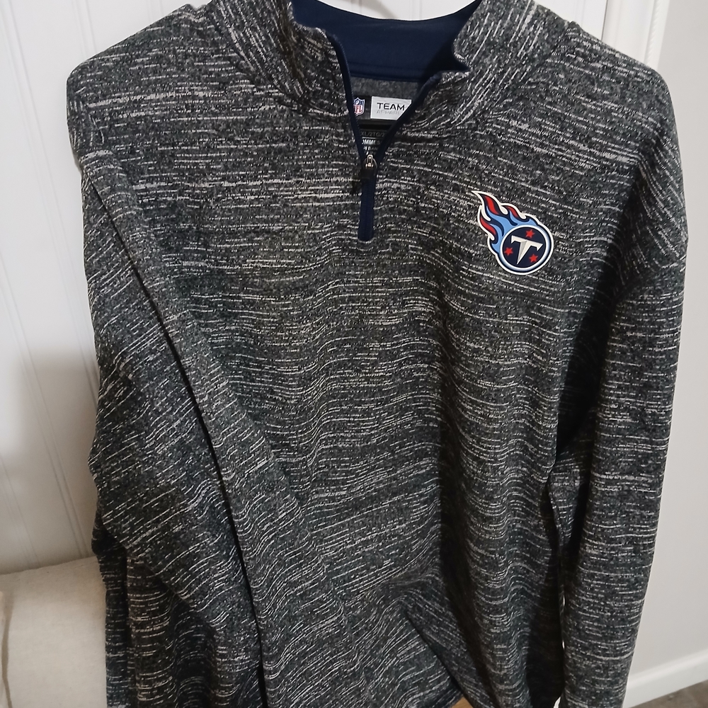 Titans Team Apparel Men's Gray Pullover